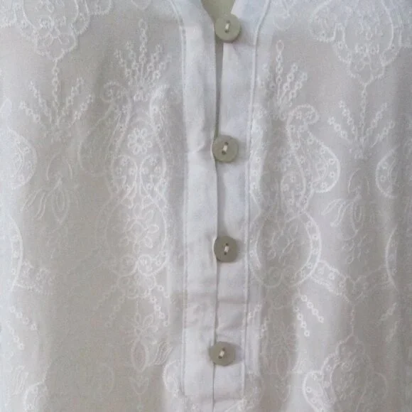 Democracy NWT White Embroidered Roll Tab Sleeves Relaxed Fit Blouse Size M - Picture 2 of 12